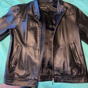 Women’s black leather jacket with pockets